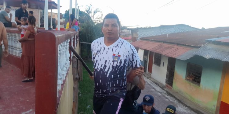 Hombre en presunto estado de ebriedad golpea brutalmente a dos mujeres