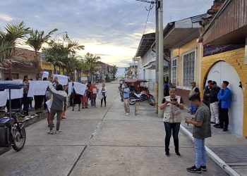 Moradores del A.H. Múnich protestan frente a la casa del gobernador René Chávez