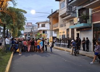 Vendedores del Mercado Modelo protestan frente a la casa del alcalde Vladimir Chong