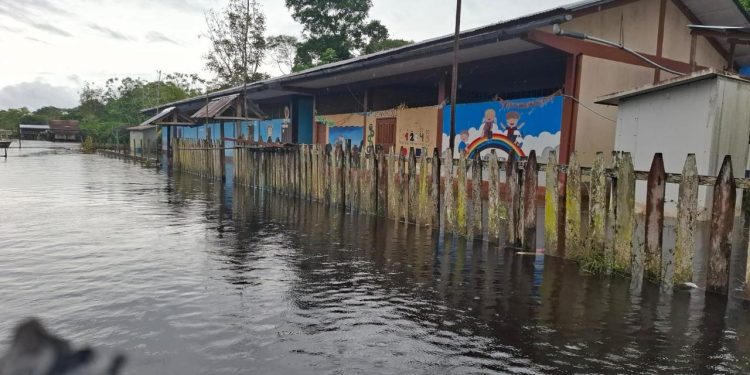 Más de 94 instituciones educativas en riesgo por inundaciones en Alto Amazonas
