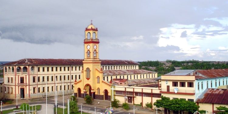 Retraso en pagos y contratos irregulares perjudican a docentes y estudiantes en Requena