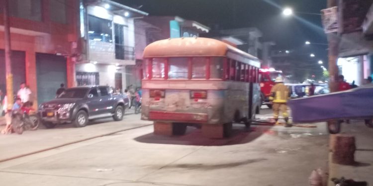 Cortocircuito en tablero provoca incendio en colectivo en Iquitos