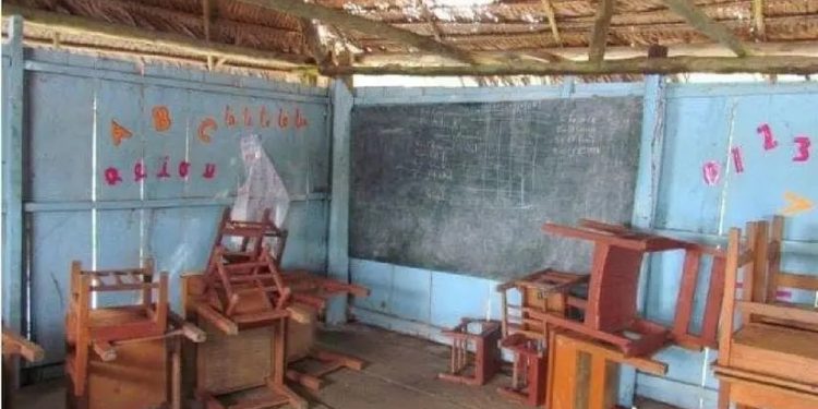 Loreto recibe reconocimiento por logros en aprendizajes, pero el SITER advierte: “No hay nada que celebrar»