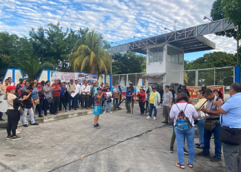 Trabajadores del GOREL exigen pago de bonos y denuncian exclusión del sindicato