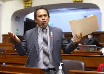 Congresista Segundo Montalvo Cubas cuestiona retrasos en la construcción del nuevo Hospital Regional de Loreto