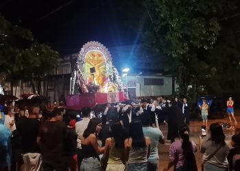 Fieles se preparan para el último recorrido del Señor de los Milagros en Iquitos