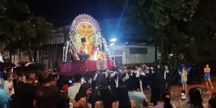 Fieles se preparan para el último recorrido del Señor de los Milagros en Iquitos