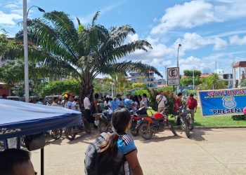 Maestros toman la UGEL Datem del Marañón y anuncian radicalización de protestas