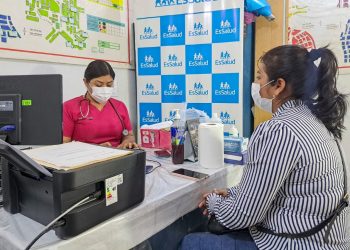 EsSalud loreto inicia campaña “prevenir es vivir” para detección temprana de cáncer en mujeres