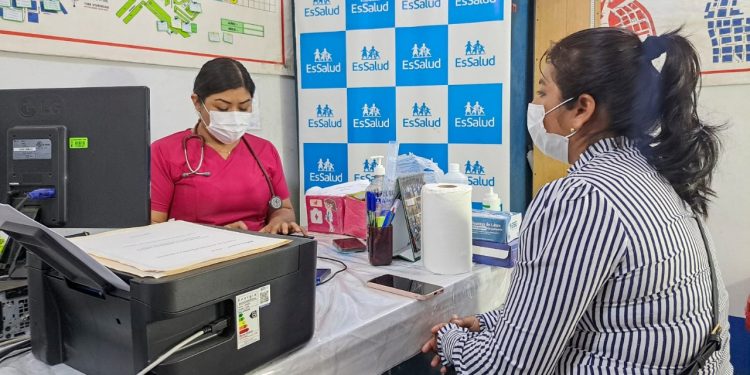 EsSalud loreto inicia campaña “prevenir es vivir” para detección temprana de cáncer en mujeres