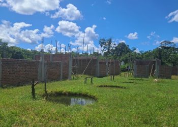 Docentes denuncian abandono de obra educativa en comunidad shawi de Cahuapanas