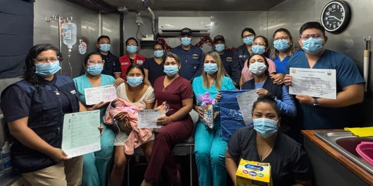 Gestante kichwa da a luz de manera segura a bordo de la PIAS Napo en Loreto