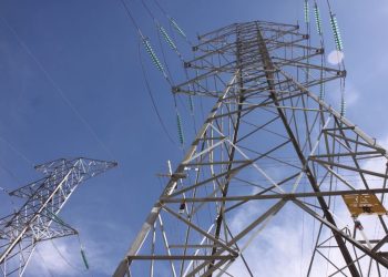 Loreto avanza en proyecto solar y busca solución definitiva a la crisis eléctrica en Iquitos