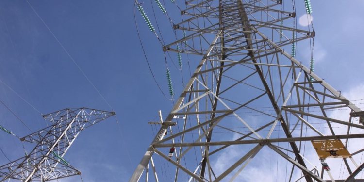 Loreto avanza en proyecto solar y busca solución definitiva a la crisis eléctrica en Iquitos