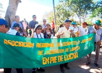 Maestros cesantes y jubilados convocan protesta en la GREL por aprobación de ley de pensiones dignas