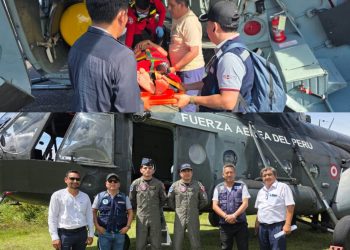 Salud y Fuerza Aérea articulan puente aéreo para asistir a comunidad fronteriza en Datem del Marañón