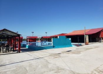 Sujetos armados asaltan restaurante de Essaud Suárez en plena madrugada