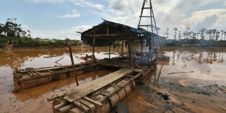 Congreso abre la puerta a una Amazonía más vulnerable y a mafias mineras más fuertes