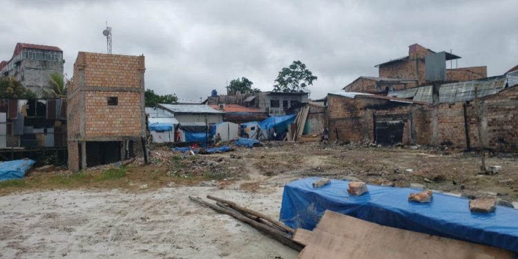 Damnificados del incendio siguen esperando nivelación de terrenos y alertan grave inseguridad en la zona