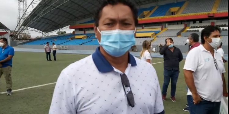 Elisban Ochoa asegura que dejó encaminada la remodelación del estadio Max Augustín y cuestiona nuevo presupuesto