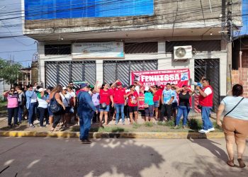 Trabajadores de salud acatan huelga indefinida en Contamana por deudas salariales