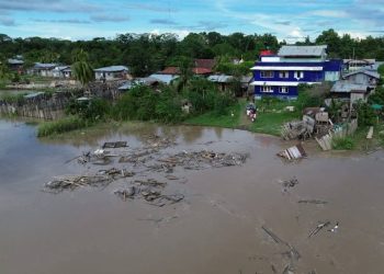 Tiruntán continúa en emergencia por erosión del río Ucayali y más de 100 viviendas ya fueron desarmadas