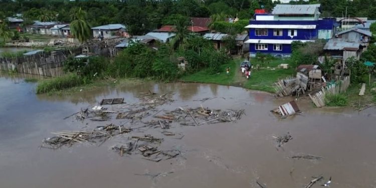 Tiruntán continúa en emergencia por erosión del río Ucayali y más de 100 viviendas ya fueron desarmadas
