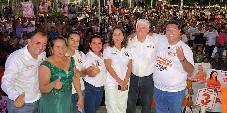 César “el Gordito” Vidaurre participa en aniversario del AH Munich y refuerza cercanía con la población