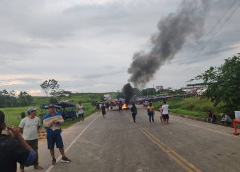 Huelga en Alto Amazonas y amenaza de bloqueos presionan al Gobierno Regional