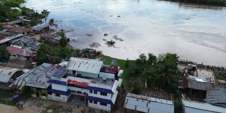 Tiruntán acuerda reubicarse tras inundación que amenaza con colapsar edificio municipal