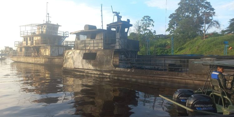 Fiscalía investiga explosión en embarcaciones del río Itaya que dejó heridos y desaparecidos