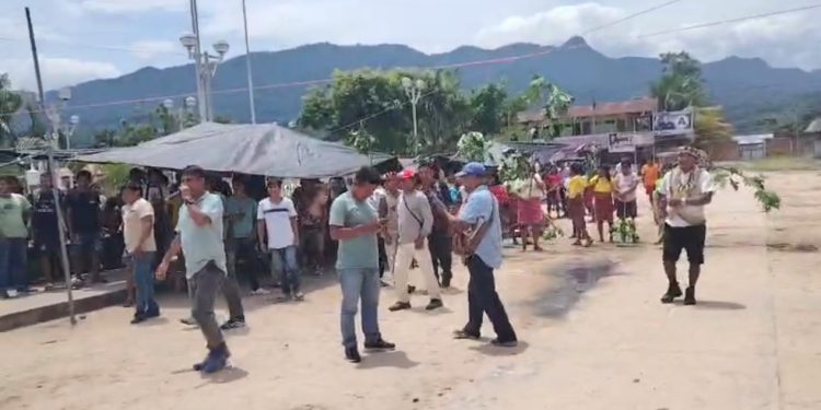 Balsapuerto cumple 17 días de huelga indefinida y exige intervención de Contraloría y Fiscalía desde Lima