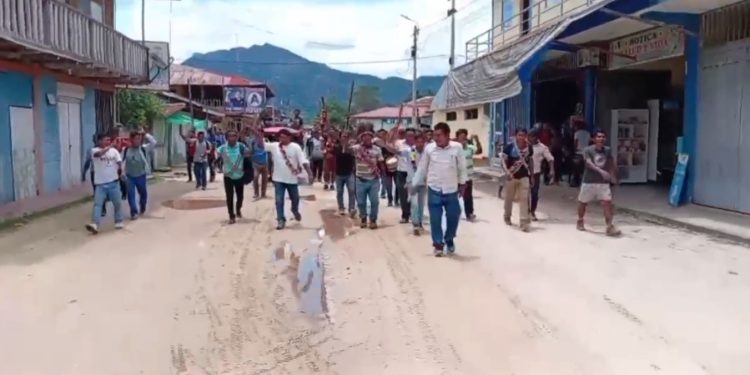 Pueblo Shawi cumple 24 días de huelga indefinida en Balsapuerto