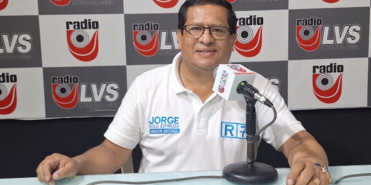 Candidato al Senado propone segunda oportunidad financiera para enfrentar el “gota a gota”