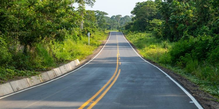 San Lorenzo: jornada de salud, nueva carretera y futura sede de la Defensoría marcan agenda en Datem del Marañón