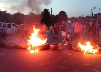 Padres de familia de colegio N° 60110 exigen reconstrucción para más de mil estudiantes