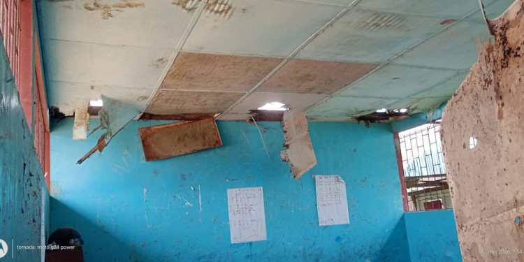 Colegio en Cahuapanas presenta grave deterioro y padres se niegan a enviar a sus hijos a clases