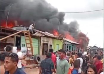 Incendio destruye ocho viviendas y deja 32 personas afectadas en Requena