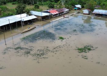 Inicio de clases en Requena presenta dificultades por lluvias, inundaciones y falta de docentes