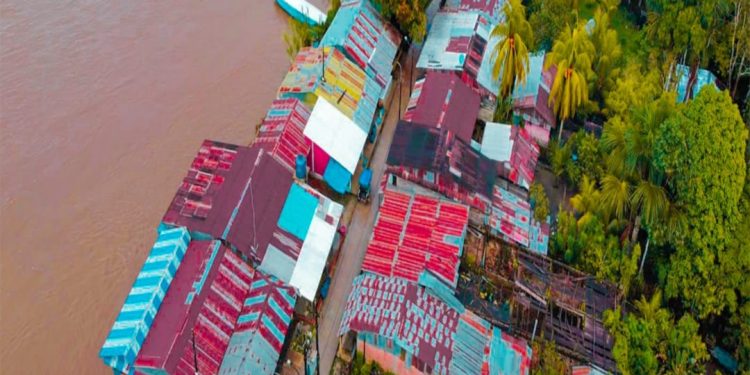 Creciente del río Amazonas sigue generando preocupación en Barrio Florido por riesgo de desbarrancamiento