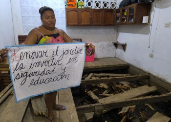 Salón de jardín Pasitos de Jesús colapsa sobre aguas servidas y padres exigen construcción urgente