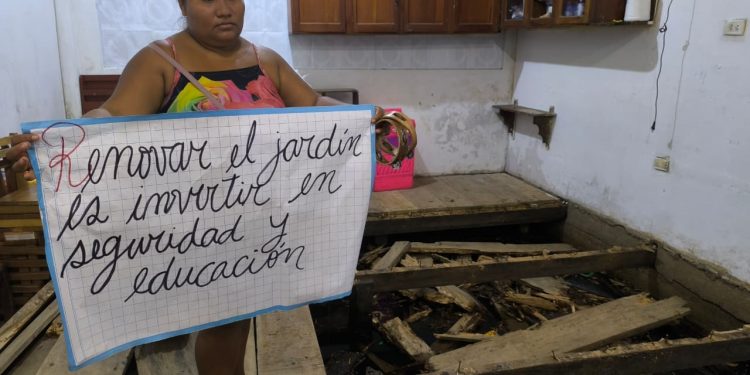 Salón de jardín Pasitos de Jesús colapsa sobre aguas servidas y padres exigen construcción urgente