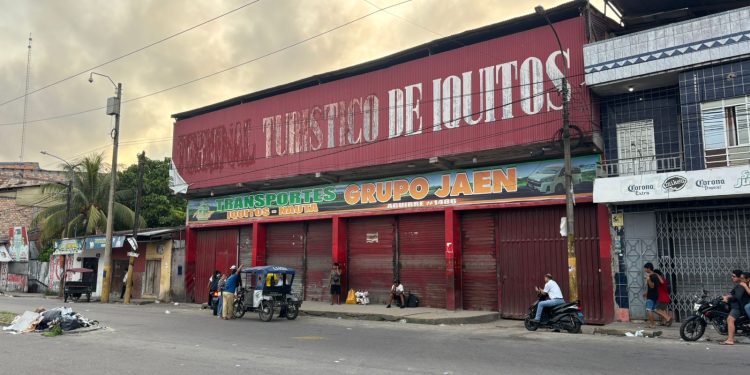 Paro de transportistas paraliza ruta Iquitos–Nauta y deja usuarios varados