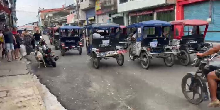 Mototaxistas realizan piquetes móviles en Iquitos para reforzar paro por alza del combustible