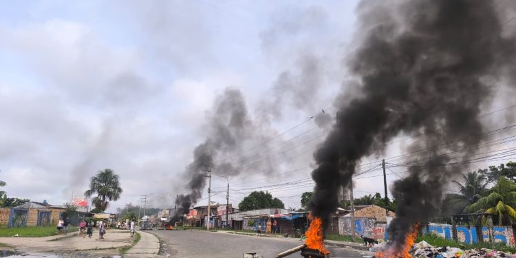 Paro de transportistas continúa en la carretera de Santo Tomás pese a desbloqueos parciales en la ciudad