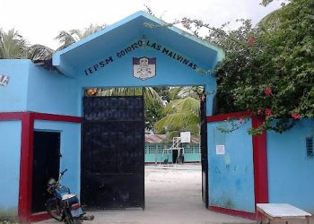 Colegio Las Malvinas celebra 43 años de vida institucional en medio de demandas por nueva infraestructura