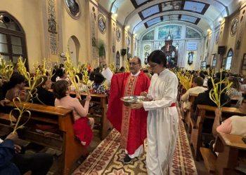 Semana Santa inicia en Iquitos con multitudinaria participación en Domingo de Ramos