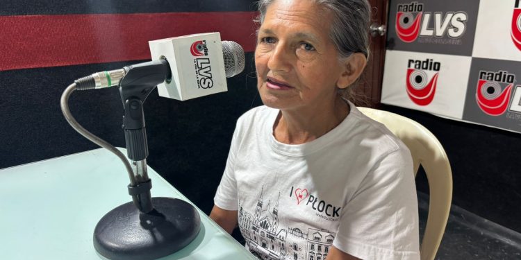 Eloísa Bardales rinde homenaje a Radio La Voz de la Selva por sus 54 años de aniversario