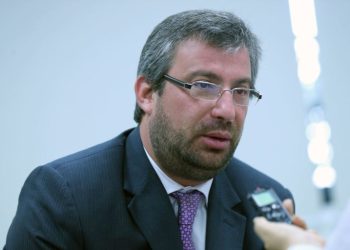 Renuncia de jefe de la ONPE enciende debate y agudiza tensión electoral en el país