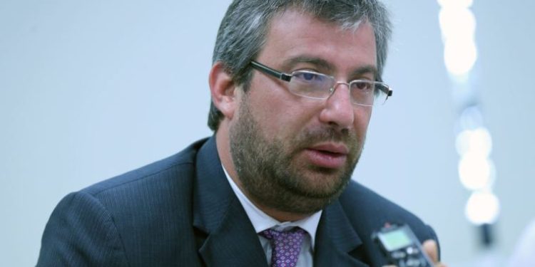 Renuncia de jefe de la ONPE enciende debate y agudiza tensión electoral en el país